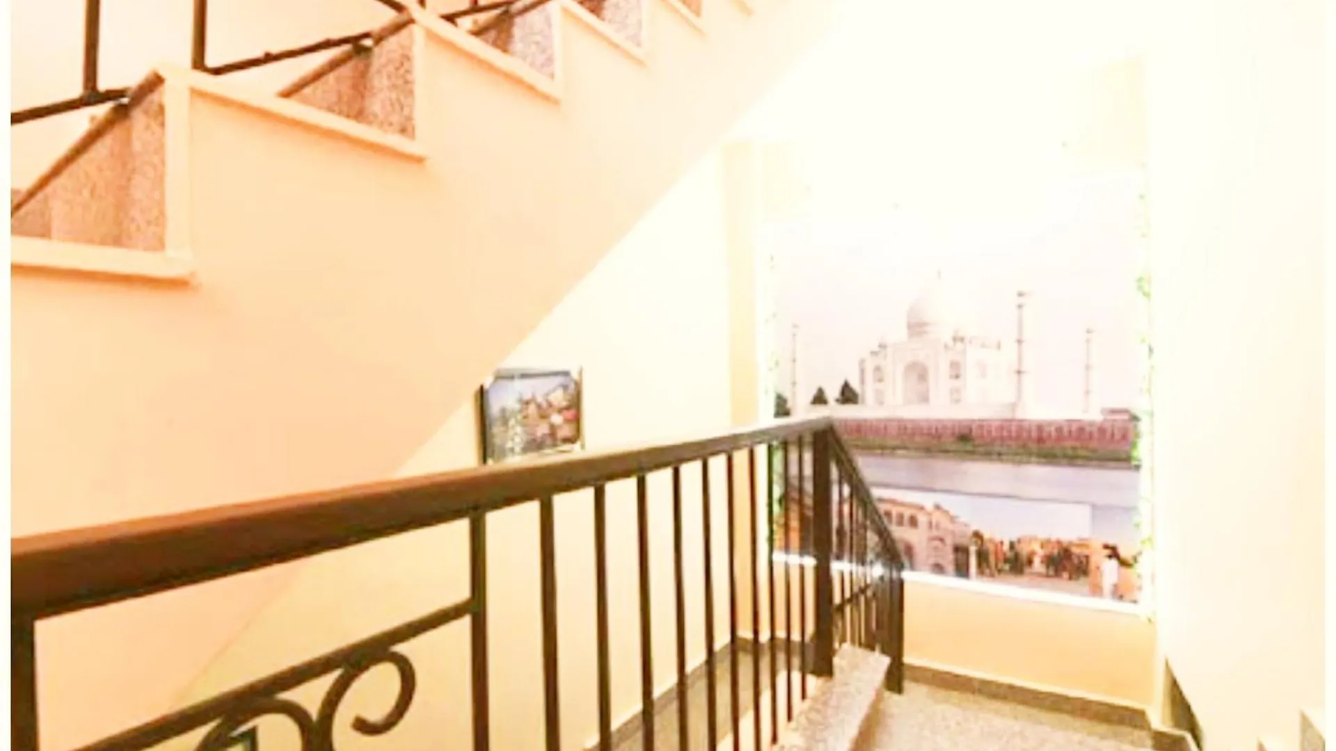 A Premium Varanasi Hotel D - S - R E S I D E N C Y - Fully Air Conditioned Hotel At Prime Location - Hygiene & Spacious Room - With Wifi Facilities - Best Hotel In Benares