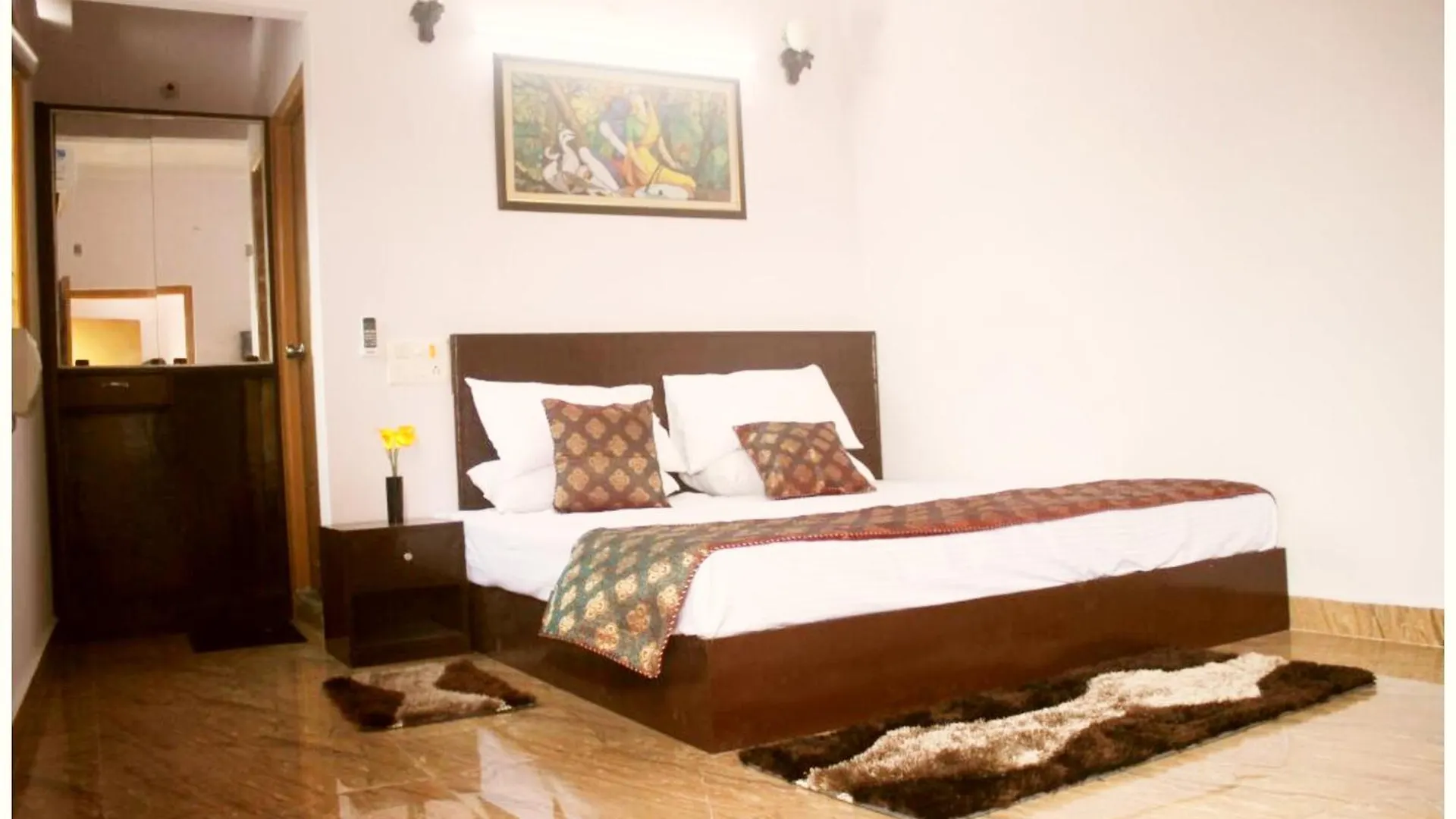 A Premium Varanasi Hotel D - S - R E S I D E N C Y - Fully Air Conditioned Hotel At Prime Location - Hygiene & Spacious Room - With Wifi Facilities - Best Hotel In Benares