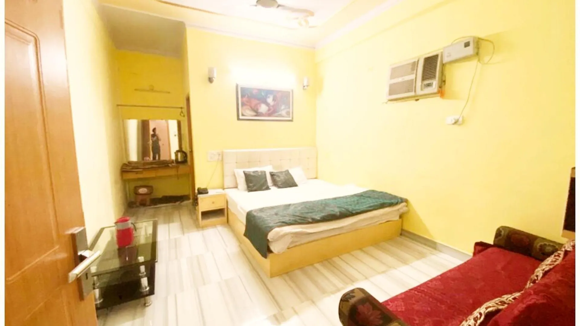 A Premium Varanasi Hotel D - S - R E S I D E N C Y - Fully Air Conditioned Hotel At Prime Location - Hygiene & Spacious Room - With Wifi Facilities - Best Hotel In Benares