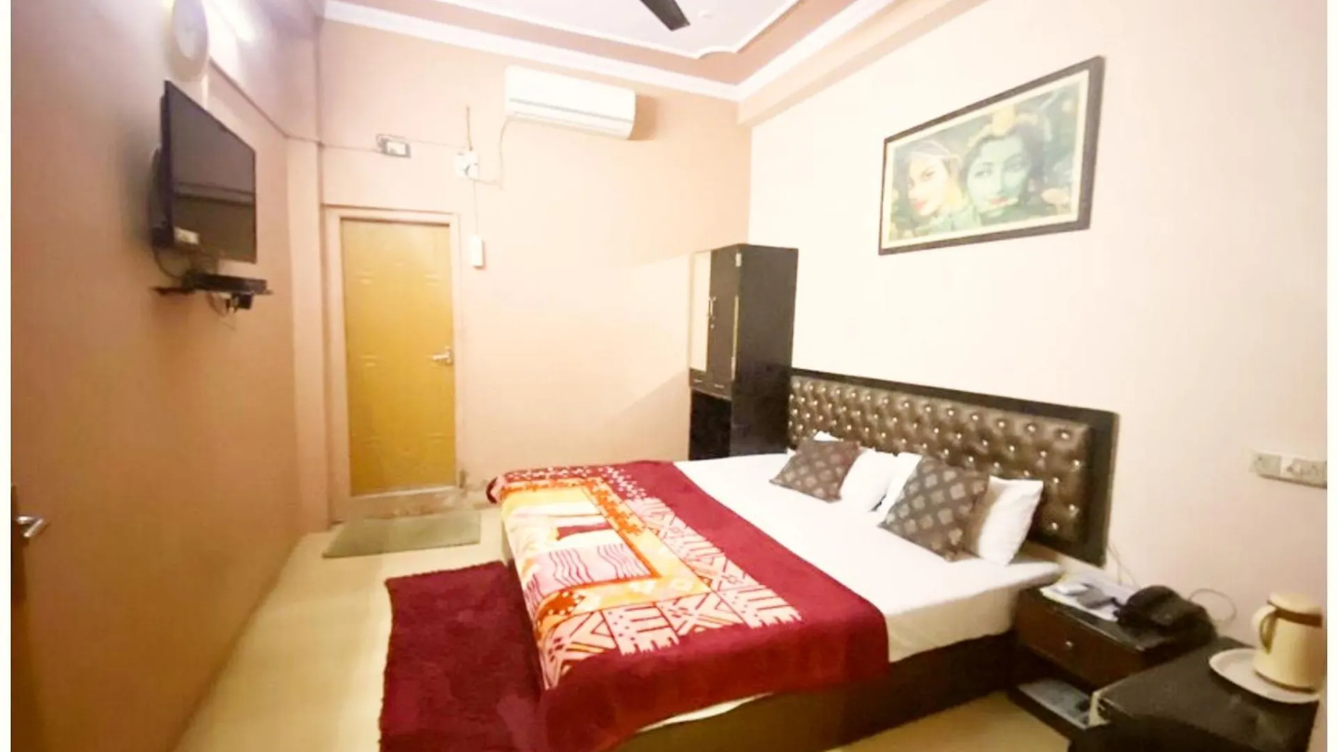 A Premium Varanasi Hotel D - S - R E S I D E N C Y - Fully Air Conditioned Hotel At Prime Location - Hygiene & Spacious Room - With Wifi Facilities - Best Hotel In Benares