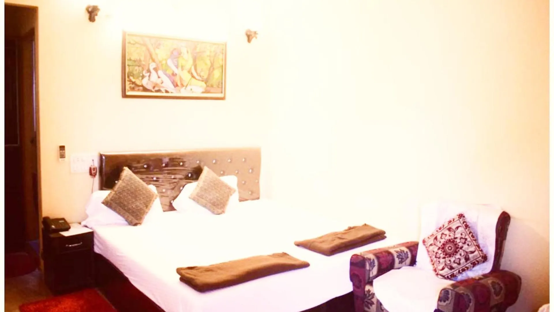 A Premium Varanasi Hotel D - S - R E S I D E N C Y - Fully Air Conditioned Hotel At Prime Location - Hygiene & Spacious Room - With Wifi Facilities - Best Hotel In Benares